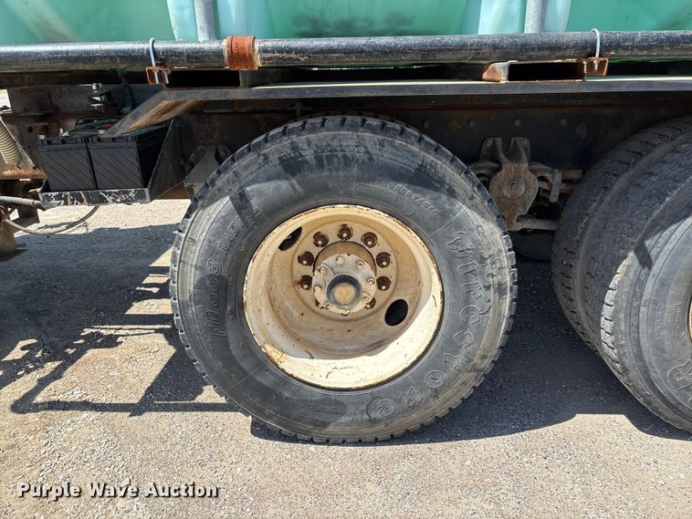 image for item FC5593 1987 Freightliner FLC truck cab and chassis