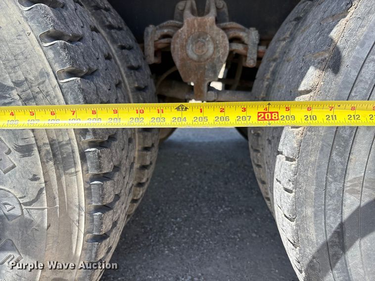 image for item FC5593 1987 Freightliner FLC truck cab and chassis