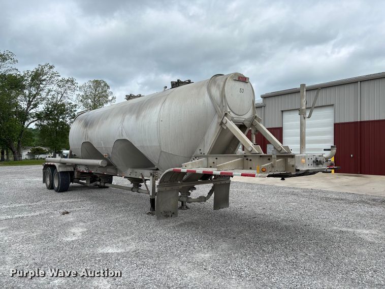 image for item FC5607 2004 Heil pneumatic dry bulk trailer