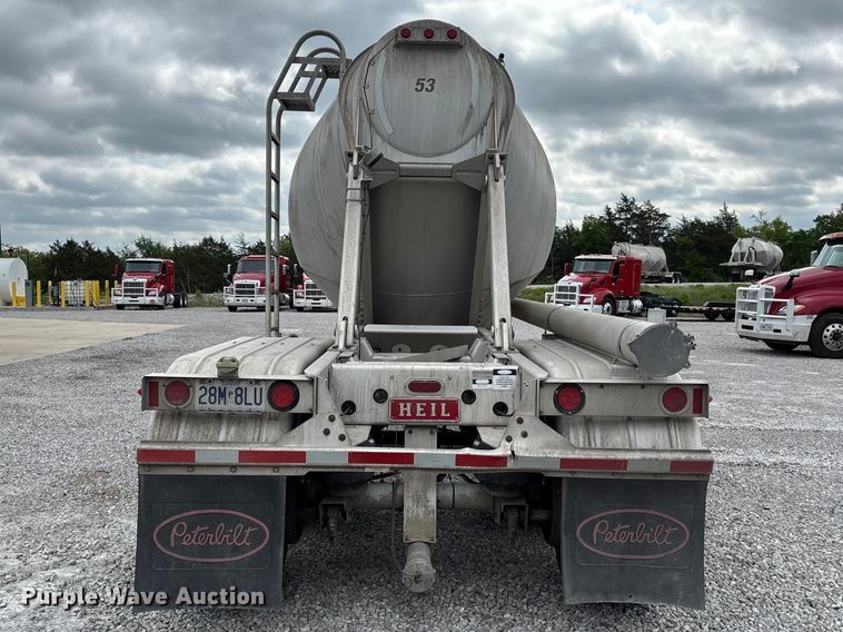 image for item FC5607 2004 Heil pneumatic dry bulk trailer