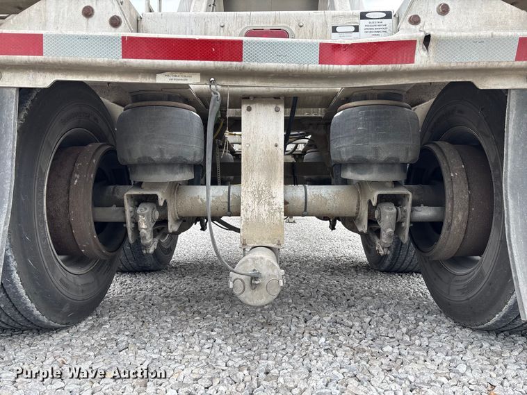 image for item FC5607 2004 Heil pneumatic dry bulk trailer