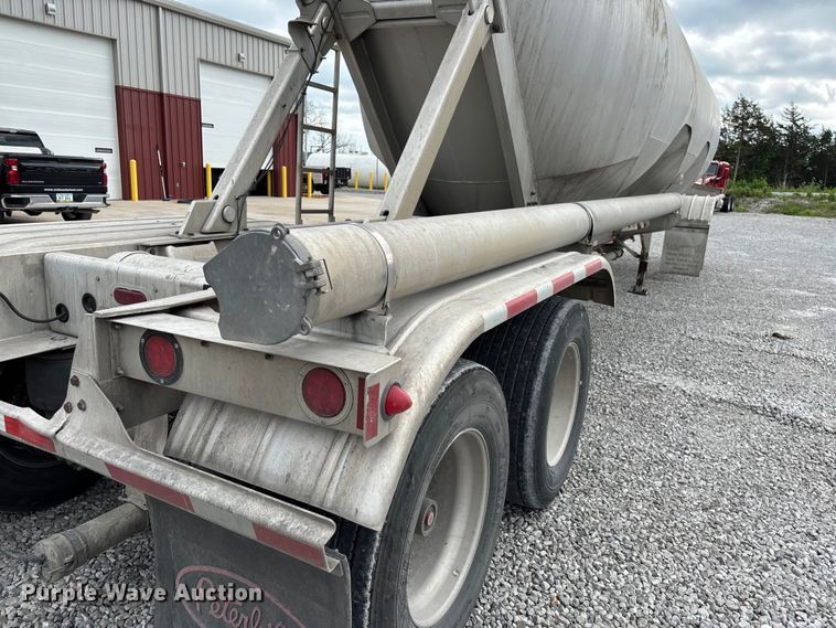 image for item FC5607 2004 Heil pneumatic dry bulk trailer