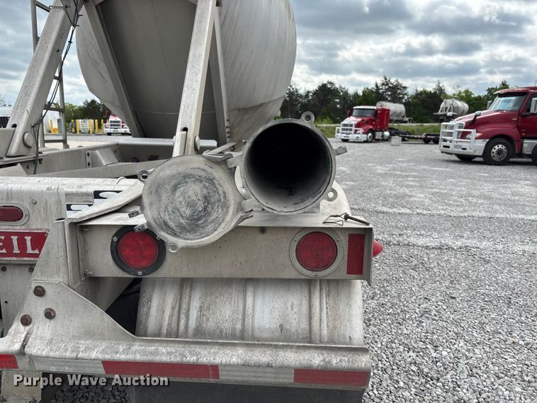 image for item FC5607 2004 Heil pneumatic dry bulk trailer