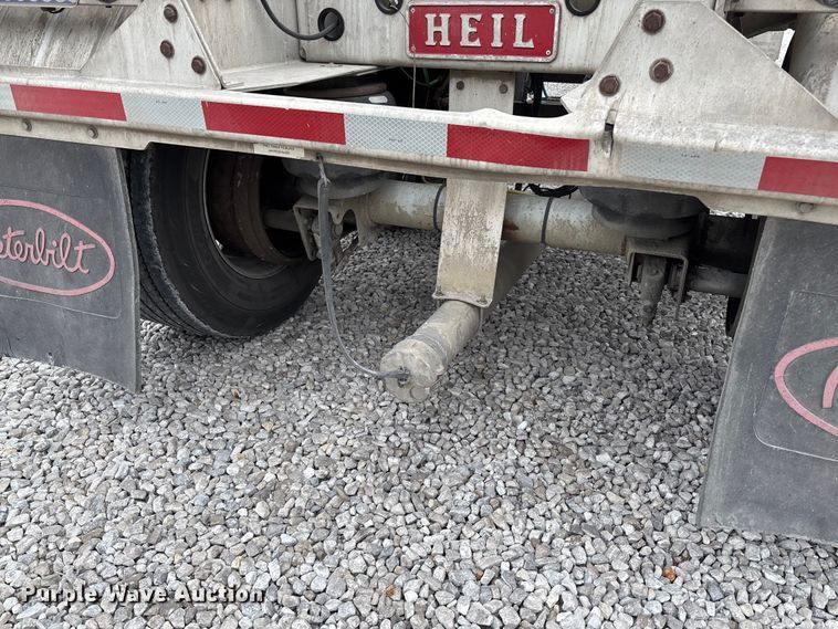 image for item FC5607 2004 Heil pneumatic dry bulk trailer