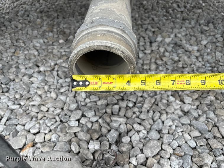 image for item FC5607 2004 Heil pneumatic dry bulk trailer