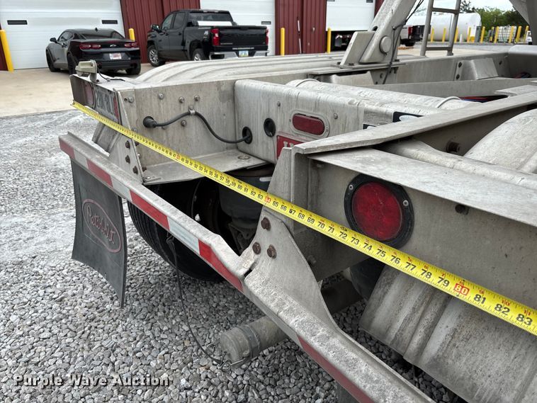 image for item FC5607 2004 Heil pneumatic dry bulk trailer