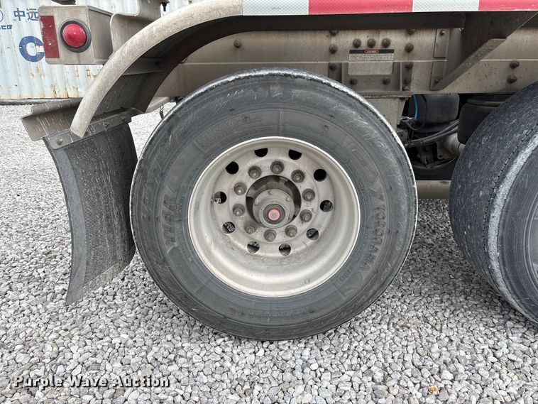 image for item FC5607 2004 Heil pneumatic dry bulk trailer