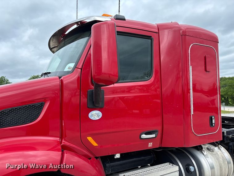 image for item FC5608 2020 Peterbilt 579 semi truck