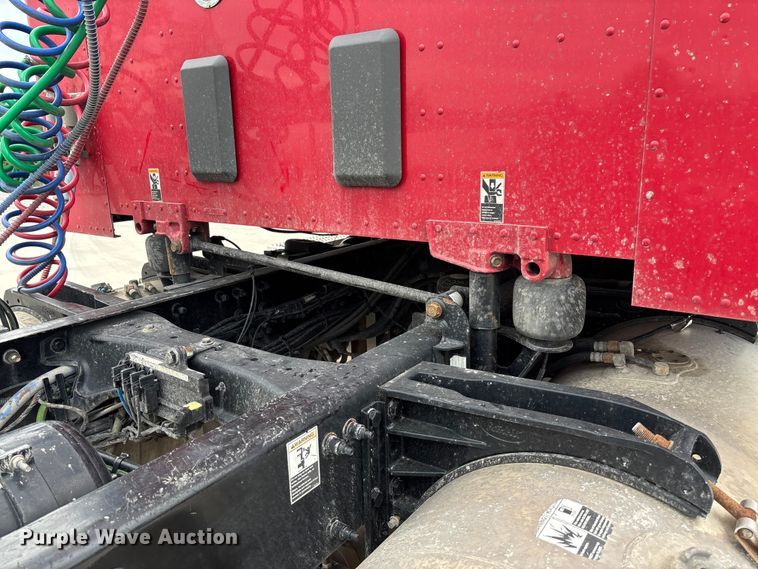 image for item FC5608 2020 Peterbilt 579 semi truck