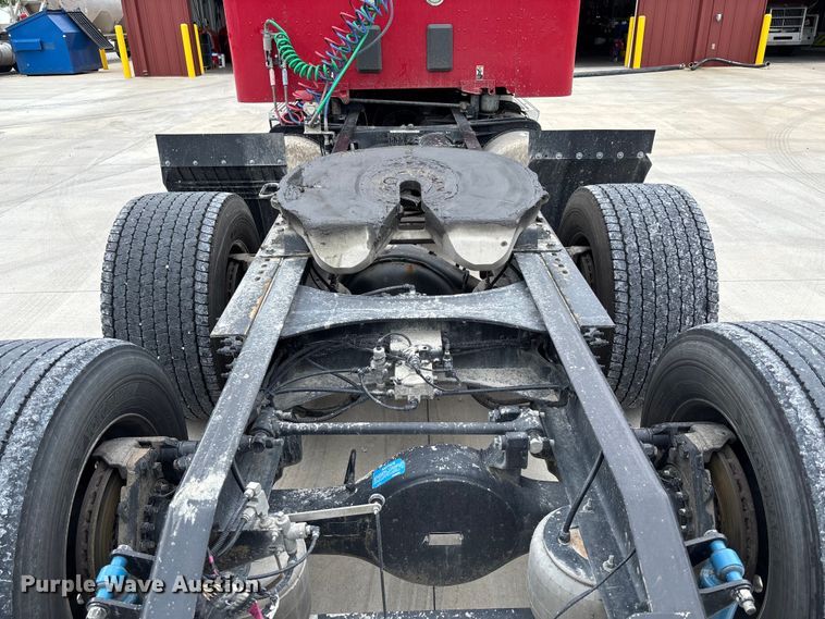 image for item FC5608 2020 Peterbilt 579 semi truck