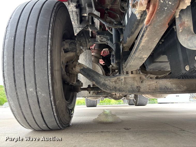 image for item FC5608 2020 Peterbilt 579 semi truck