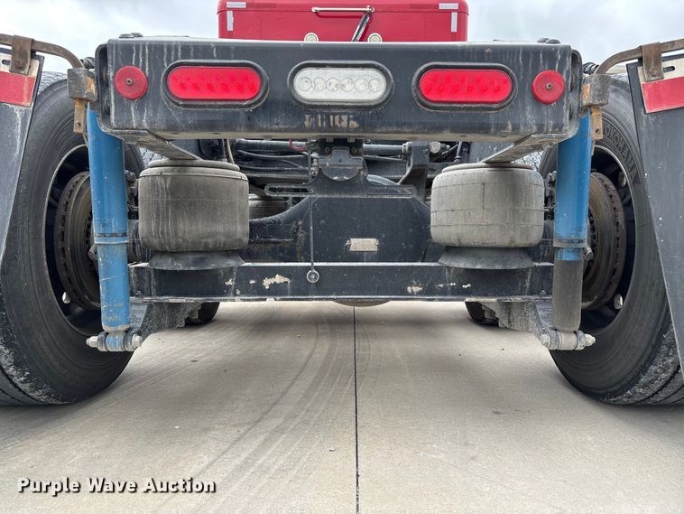 image for item FC5608 2020 Peterbilt 579 semi truck