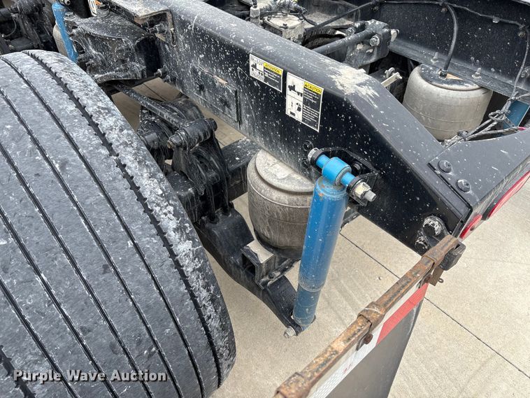 image for item FC5608 2020 Peterbilt 579 semi truck