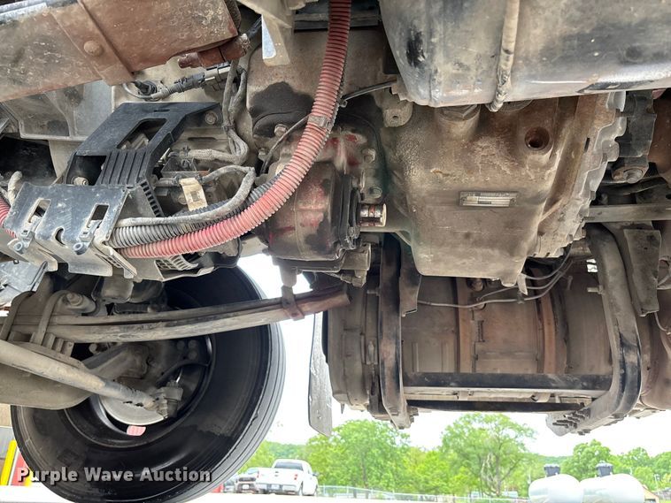 image for item FC5608 2020 Peterbilt 579 semi truck