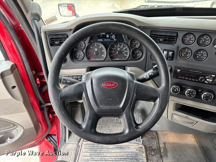 image for item FC5608 2020 Peterbilt 579 semi truck
