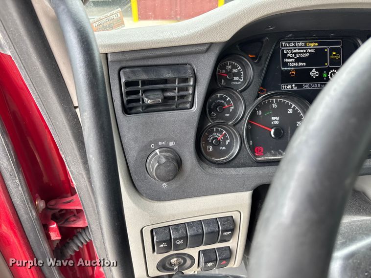 image for item FC5608 2020 Peterbilt 579 semi truck