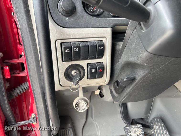 image for item FC5608 2020 Peterbilt 579 semi truck