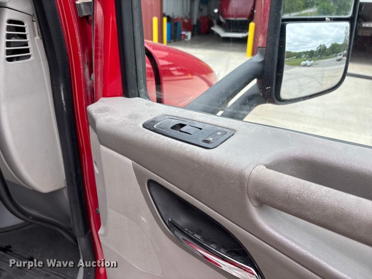 image for item FC5608 2020 Peterbilt 579 semi truck