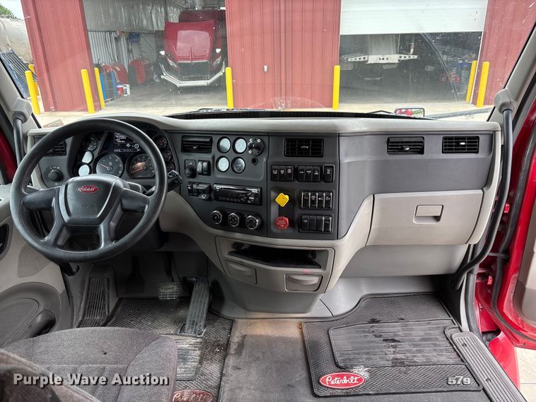 image for item FC5608 2020 Peterbilt 579 semi truck