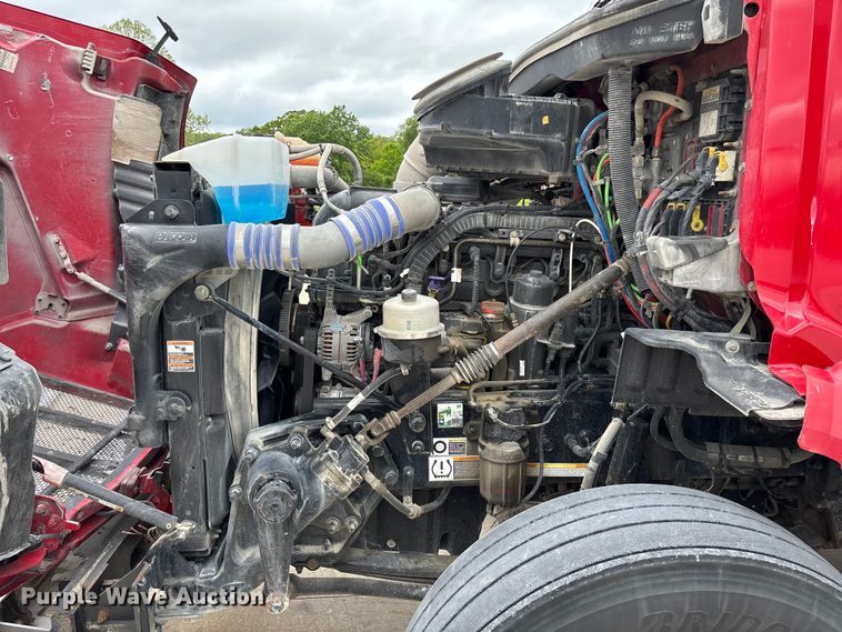 image for item FC5608 2020 Peterbilt 579 semi truck