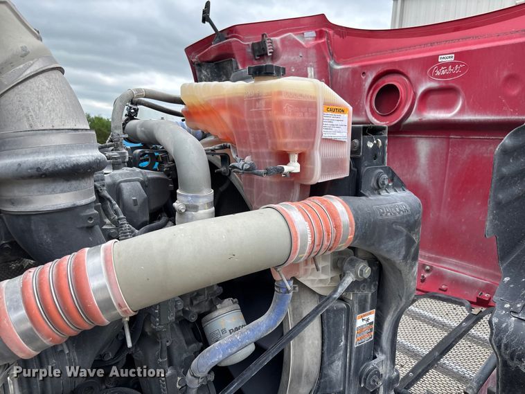 image for item FC5608 2020 Peterbilt 579 semi truck