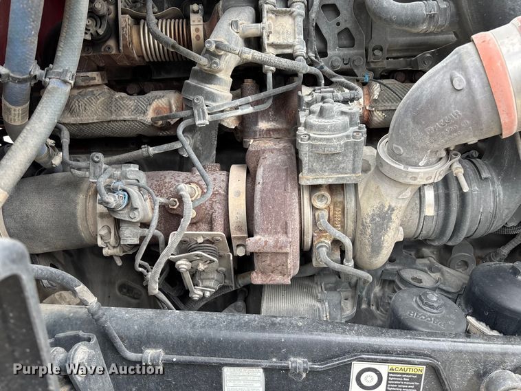 image for item FC5608 2020 Peterbilt 579 semi truck