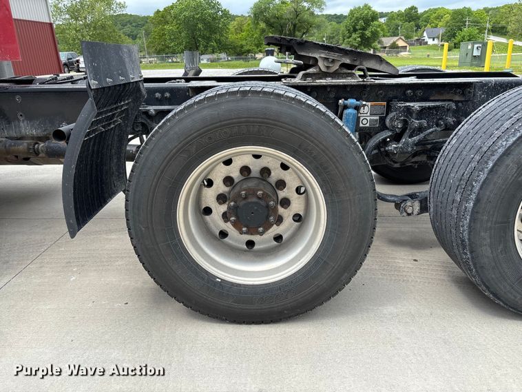 image for item FC5608 2020 Peterbilt 579 semi truck