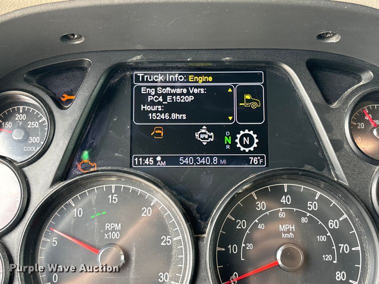 image for item FC5608 2020 Peterbilt 579 semi truck
