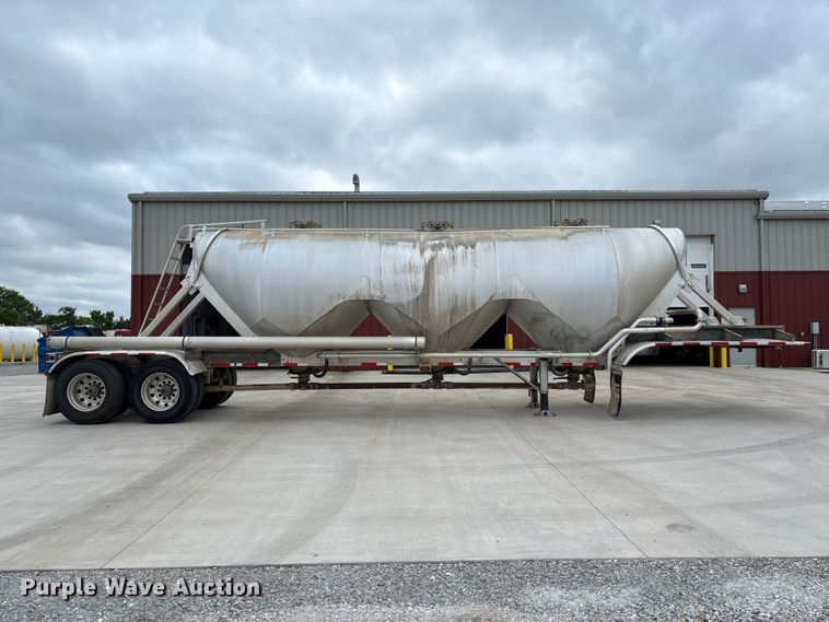 image for item FC5611 2012 Heil pneumatic dry bulk trailer