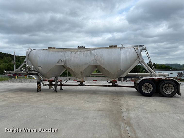 image for item FC5611 2012 Heil pneumatic dry bulk trailer