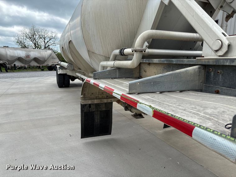 image for item FC5611 2012 Heil pneumatic dry bulk trailer
