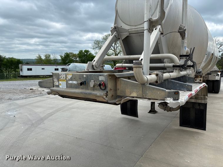 image for item FC5611 2012 Heil pneumatic dry bulk trailer
