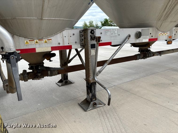 image for item FC5611 2012 Heil pneumatic dry bulk trailer