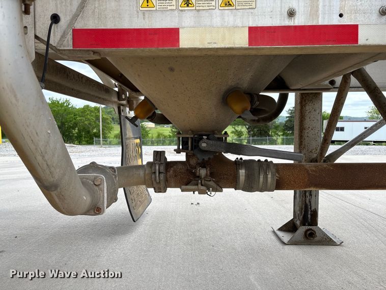 image for item FC5611 2012 Heil pneumatic dry bulk trailer