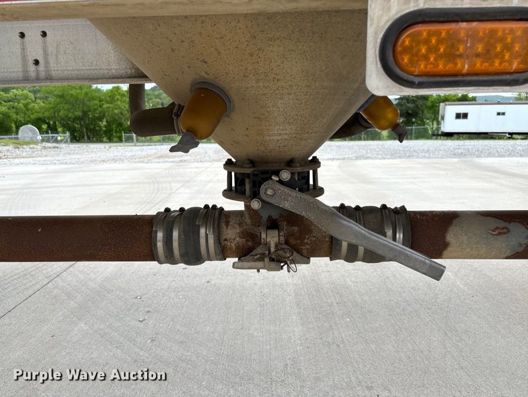 image for item FC5611 2012 Heil pneumatic dry bulk trailer