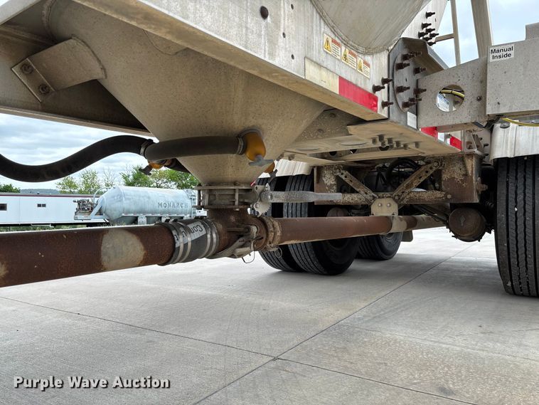 image for item FC5611 2012 Heil pneumatic dry bulk trailer