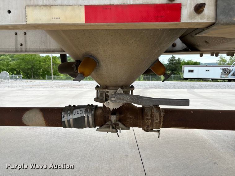 image for item FC5611 2012 Heil pneumatic dry bulk trailer