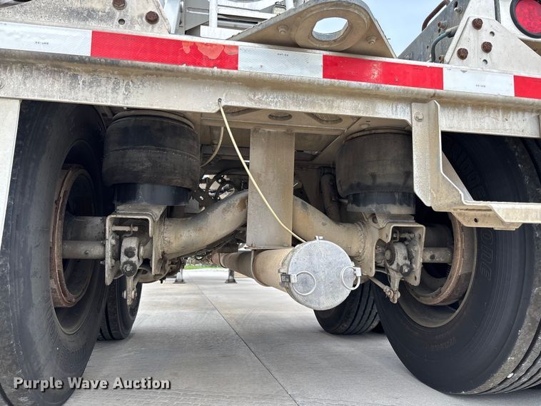 image for item FC5611 2012 Heil pneumatic dry bulk trailer