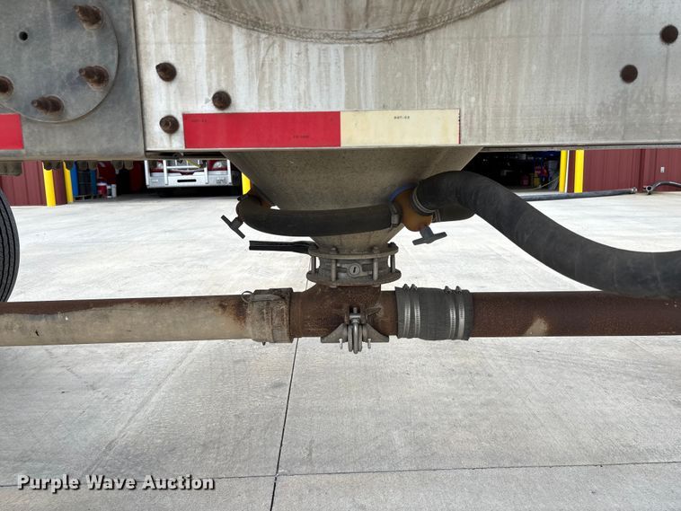 image for item FC5611 2012 Heil pneumatic dry bulk trailer