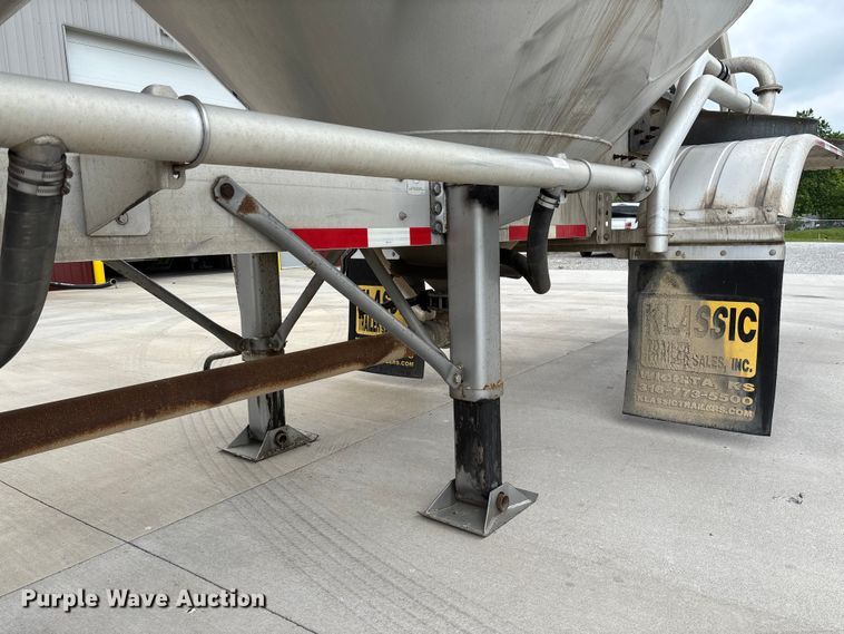 image for item FC5611 2012 Heil pneumatic dry bulk trailer