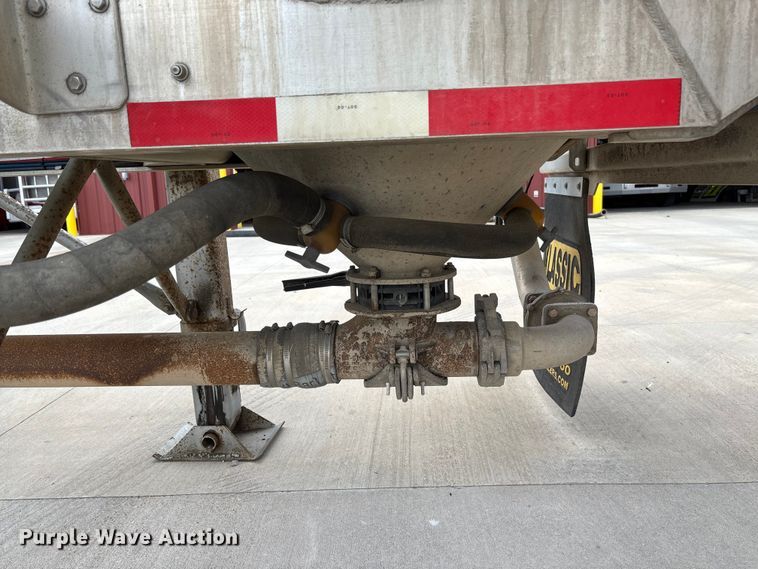 image for item FC5611 2012 Heil pneumatic dry bulk trailer
