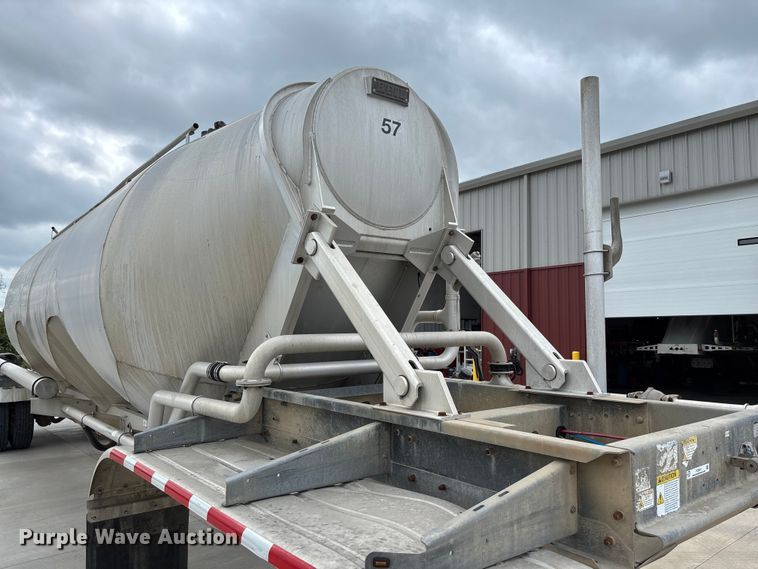 image for item FC5611 2012 Heil pneumatic dry bulk trailer