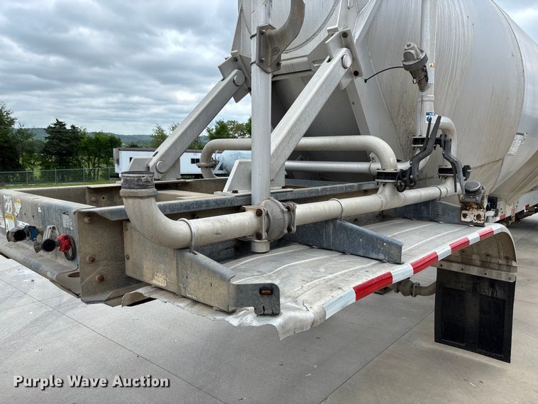 image for item FC5611 2012 Heil pneumatic dry bulk trailer