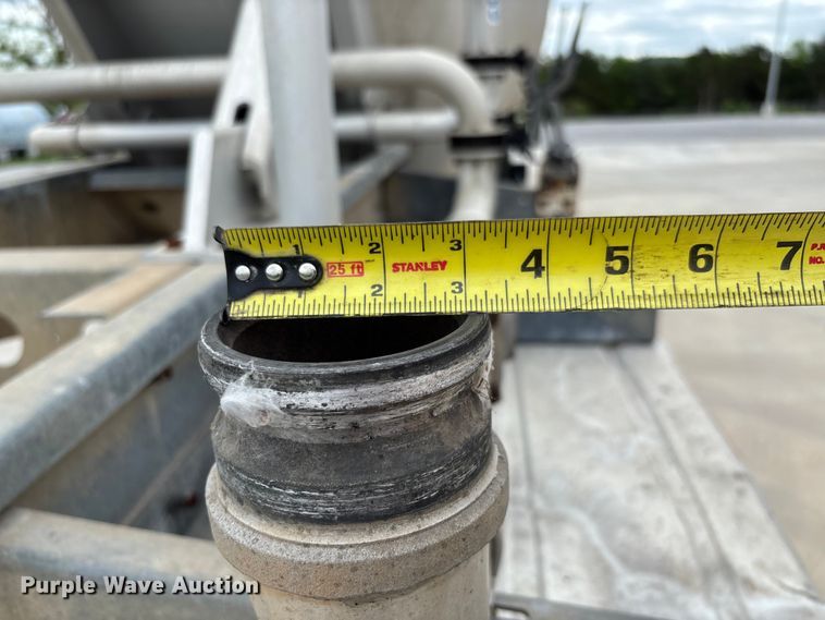 image for item FC5611 2012 Heil pneumatic dry bulk trailer