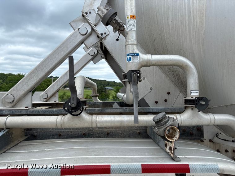 image for item FC5611 2012 Heil pneumatic dry bulk trailer
