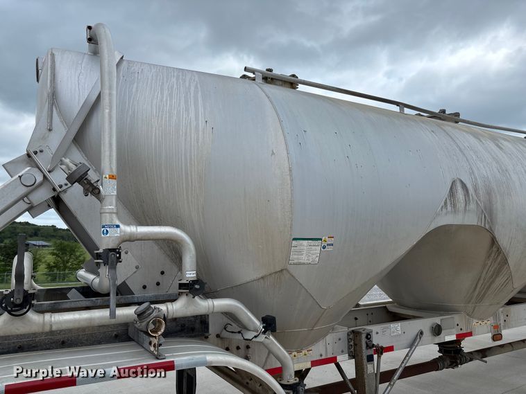 image for item FC5611 2012 Heil pneumatic dry bulk trailer