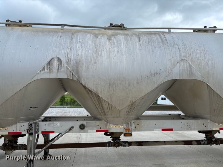 image for item FC5611 2012 Heil pneumatic dry bulk trailer
