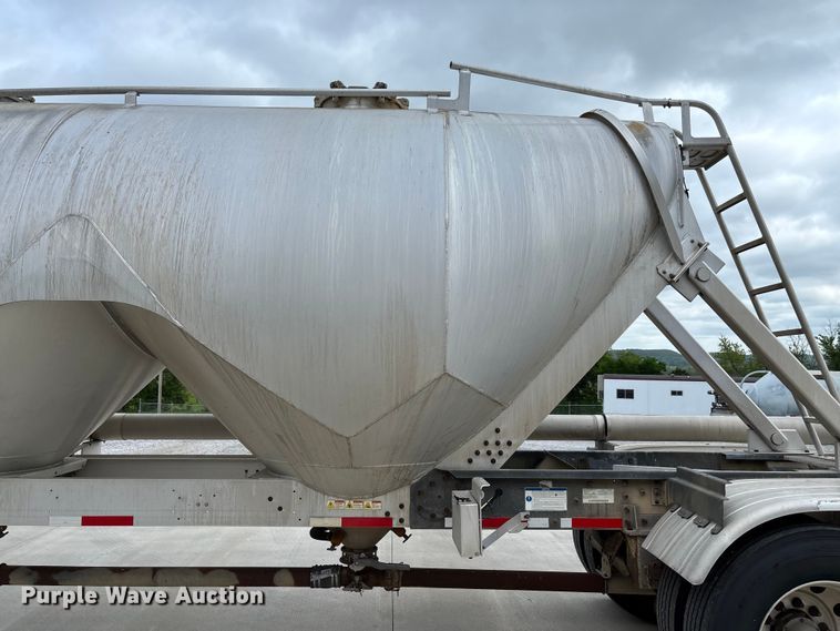 image for item FC5611 2012 Heil pneumatic dry bulk trailer