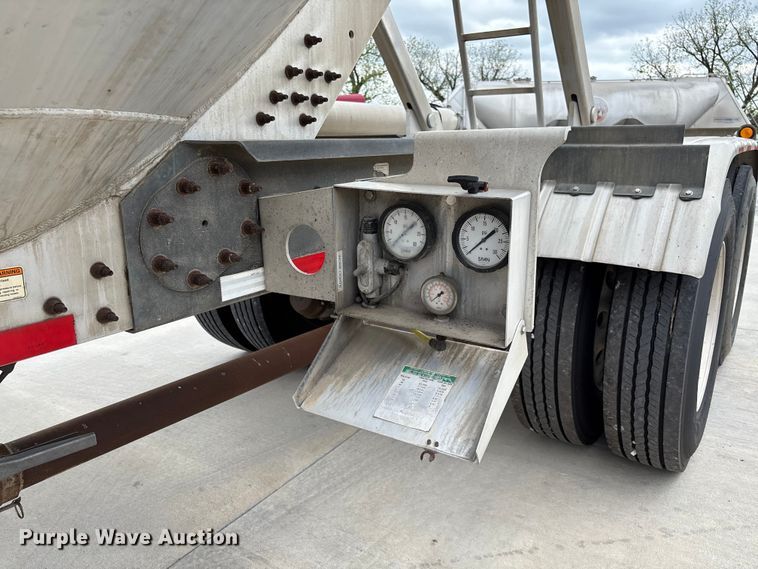 image for item FC5611 2012 Heil pneumatic dry bulk trailer