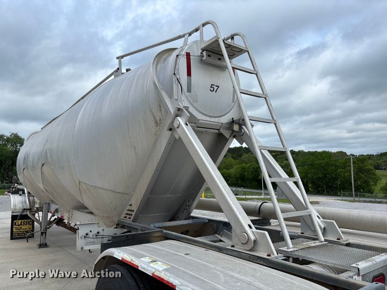 image for item FC5611 2012 Heil pneumatic dry bulk trailer